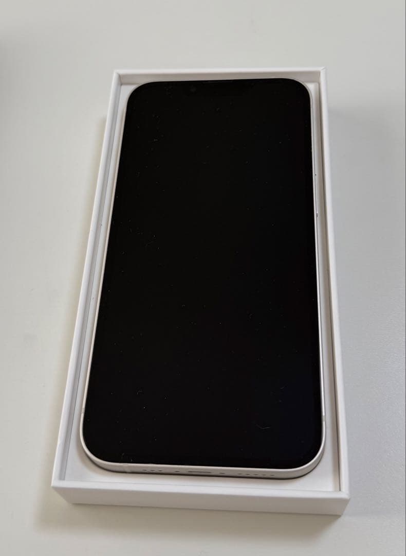 iPhone13 128GB 白 SIMフリー 箱あり 美品 バッテリー82%