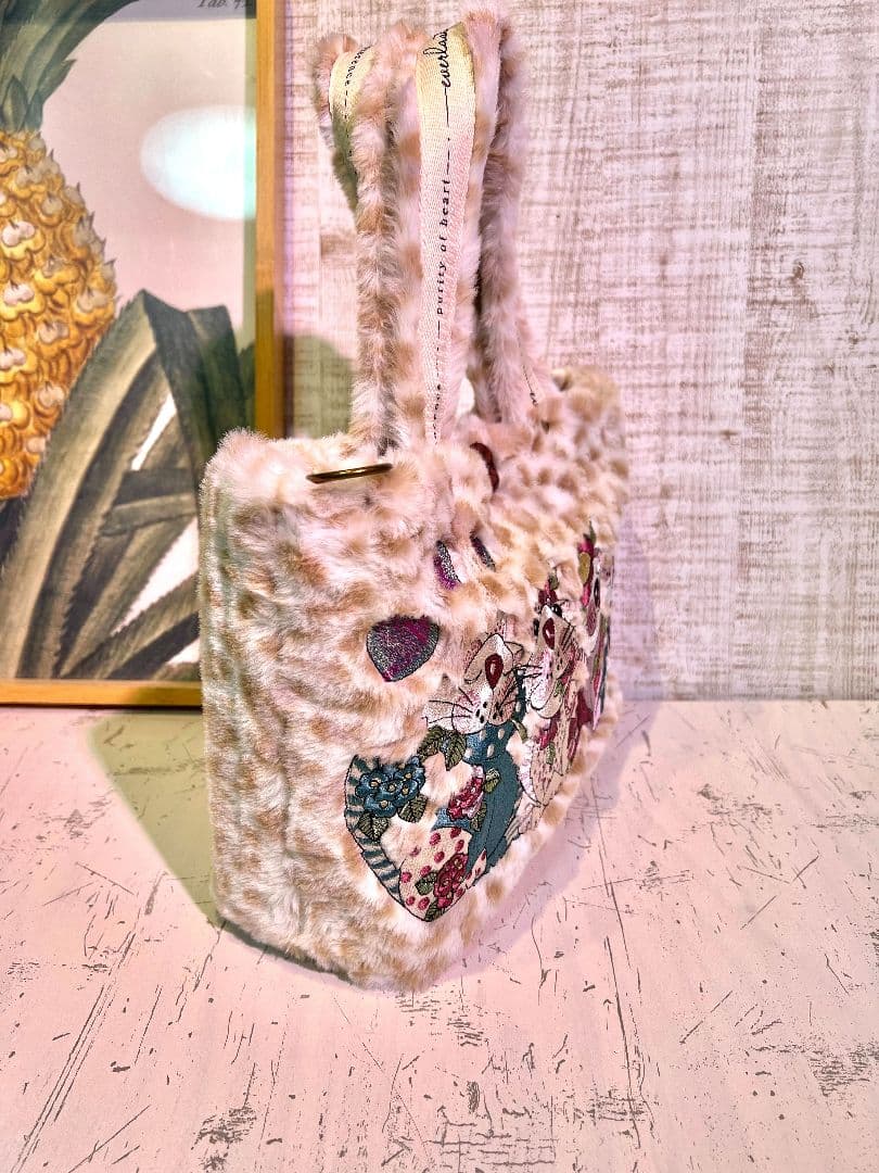 ロラライハリス♡アニマルファー生地♡刺繍のバッグ♡