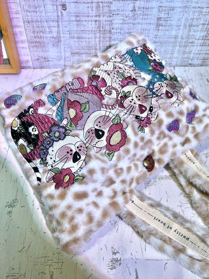 ロラライハリス♡アニマルファー生地♡刺繍のバッグ♡