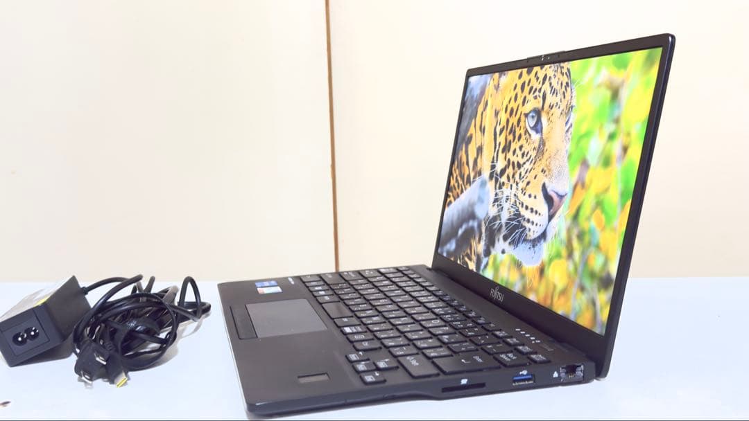 fujitsu U9312/K i5 1245U メモリ8GB/ SSD256