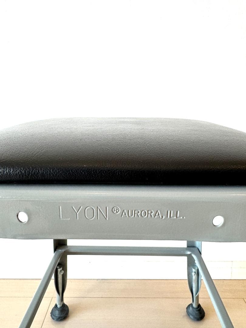 【廃番】リオン LYON　ファクトリースツール ＋クッション