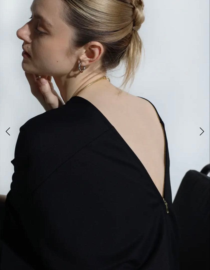 今期【新品タグ付】YAMADAYA ファスナーネックワンピース AgaBLACK