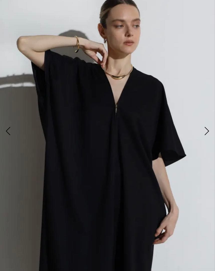 今期【新品タグ付】YAMADAYA ファスナーネックワンピース AgaBLACK