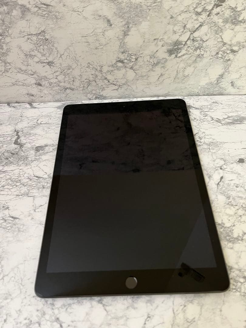 iPad 第8世代128GB Wi-Fiモデル　スペースグレー