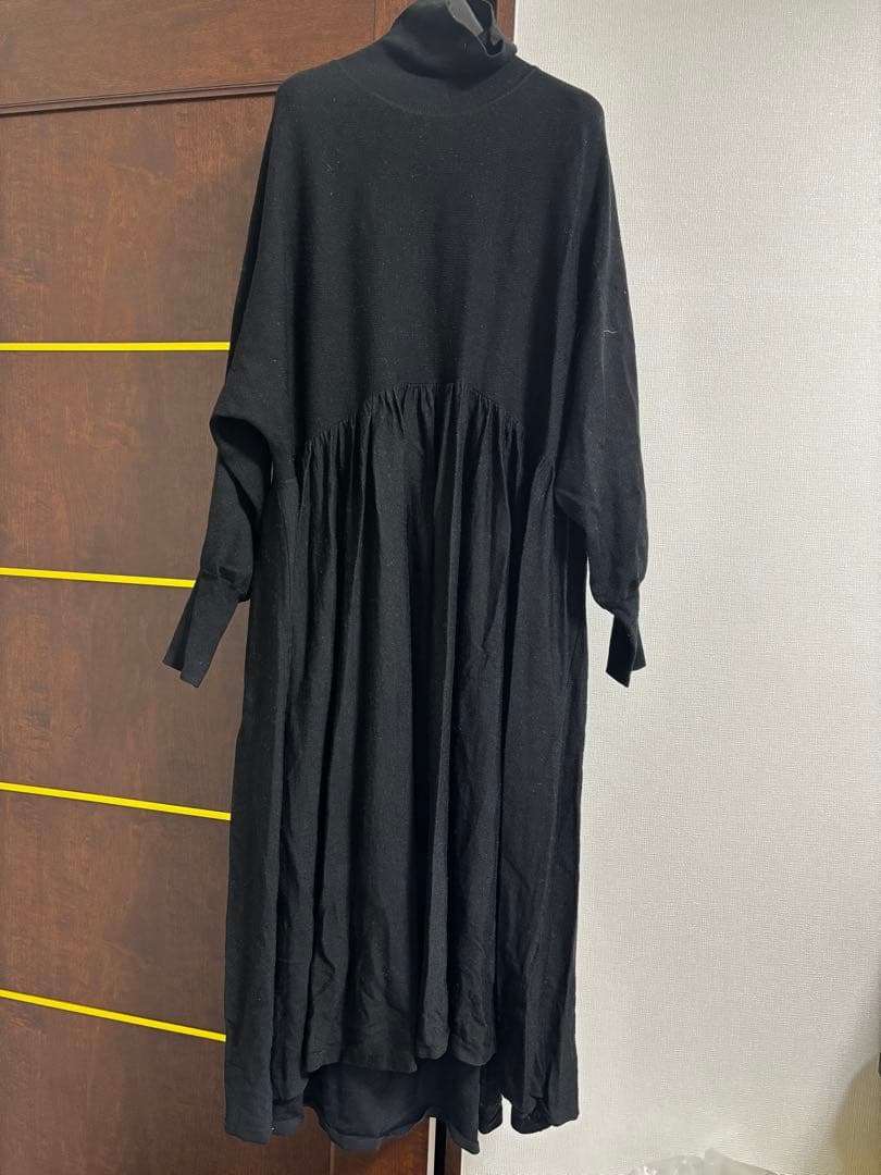 カレンソロジー　タートルネック黒ロングワンピース