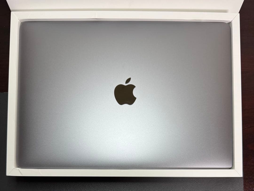 MacBook Pro 2020、13インチ、スペースグレイ。