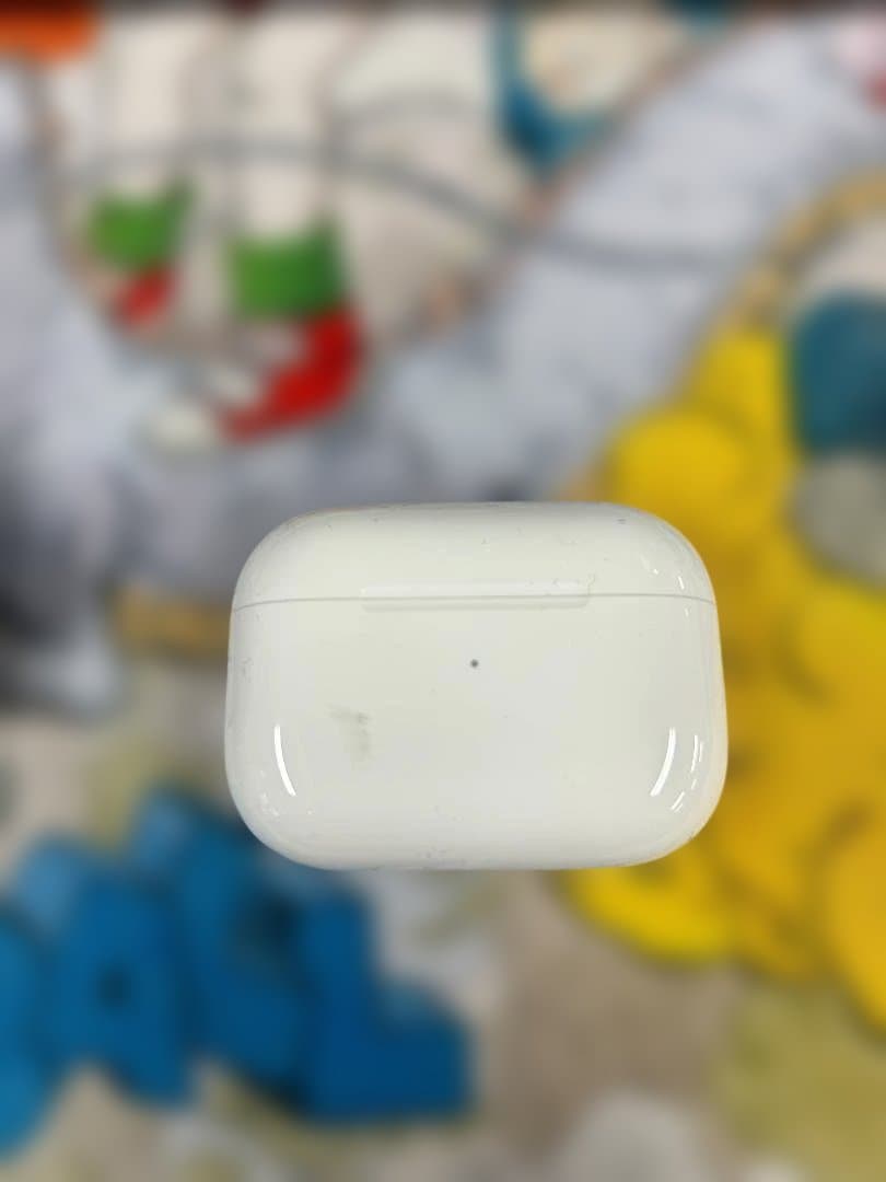 AirPods Pro2 本体 AppleCare付き　ESR製ケース付き