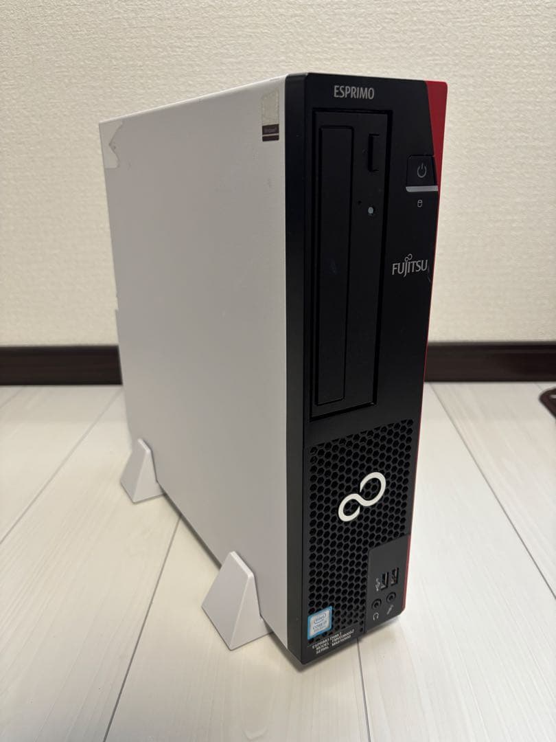 Windowsデスクトップ Fujitsu ESPRIMO D588/T i7 8700 GTX1650
