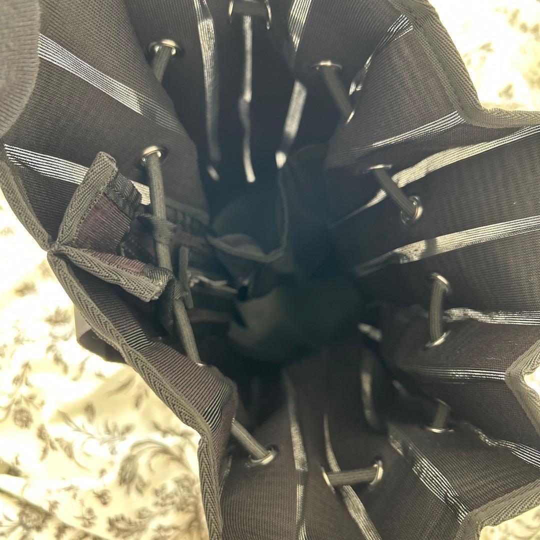 ISSEY MIYAKE ブラック ショルダーバッグ