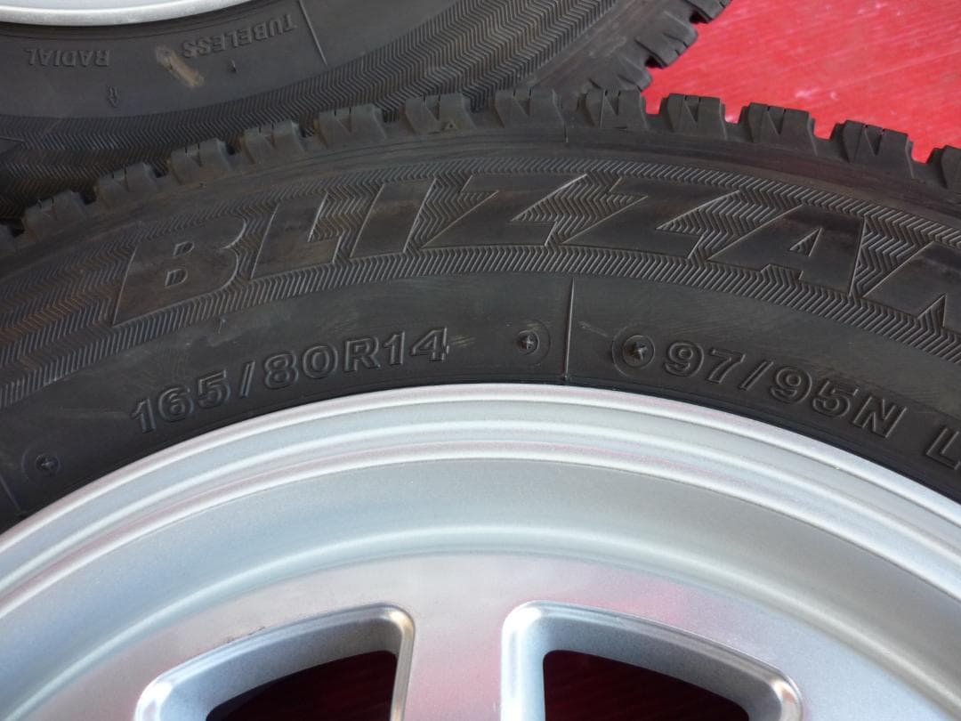 NV200にヴィセンテ+ブリジストン製VL-1 165/80R14スタッドレス