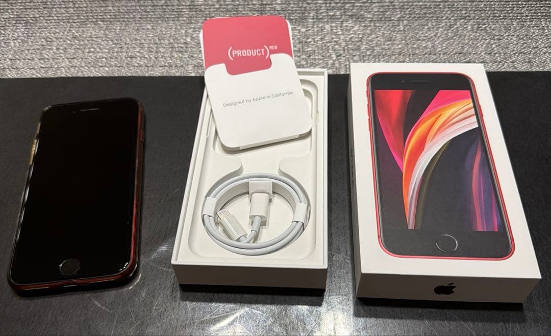 iPhone SE (第2世代) レッド　64GB 中古美品　未使用備品・箱付き