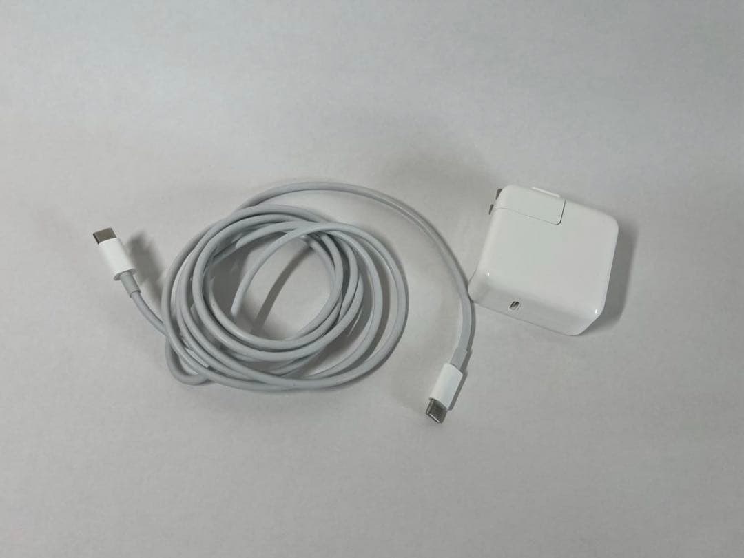 【匿名配送】MacBook Air (2020/M1) 16GB / 256GB