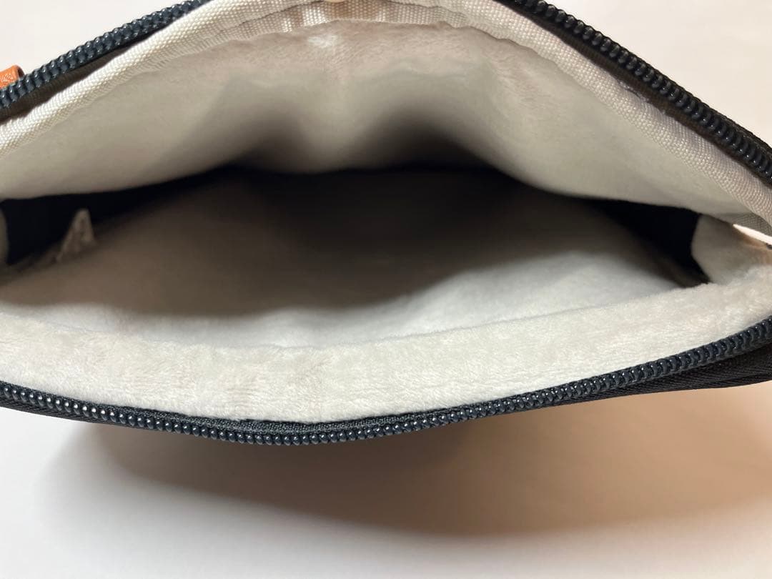 【匿名配送】MacBook Air (2020/M1) 16GB / 256GB