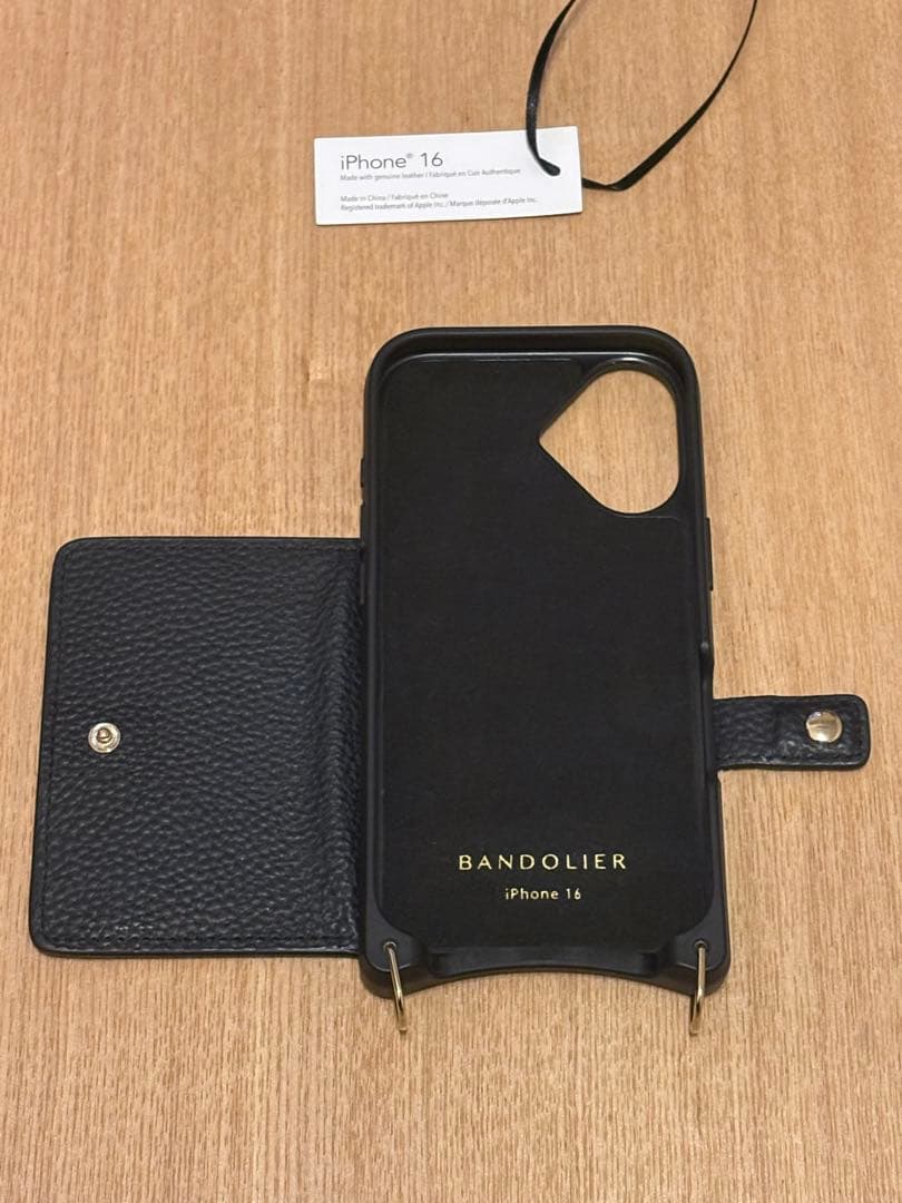 バンドリヤー　BANDOLIER iPhone16ケース　ストラップ付