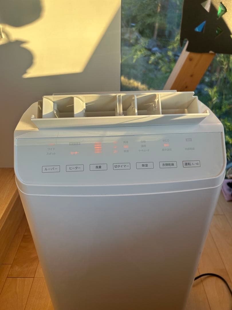 CORONA 除湿機 タワー型 ホワイト　衣類乾燥除湿機　CD-WH1822