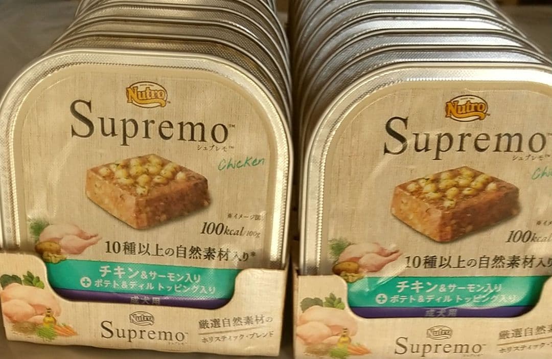 ニュートロシュプレモチキン&サーモン成犬用トレイ96個