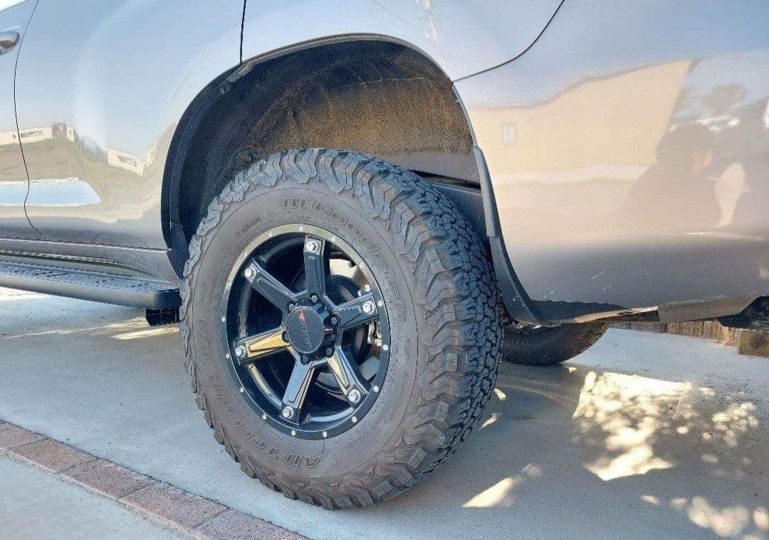 ランドクルーザープラド150後期 ショートマッドガード　1台分【汚れあり】