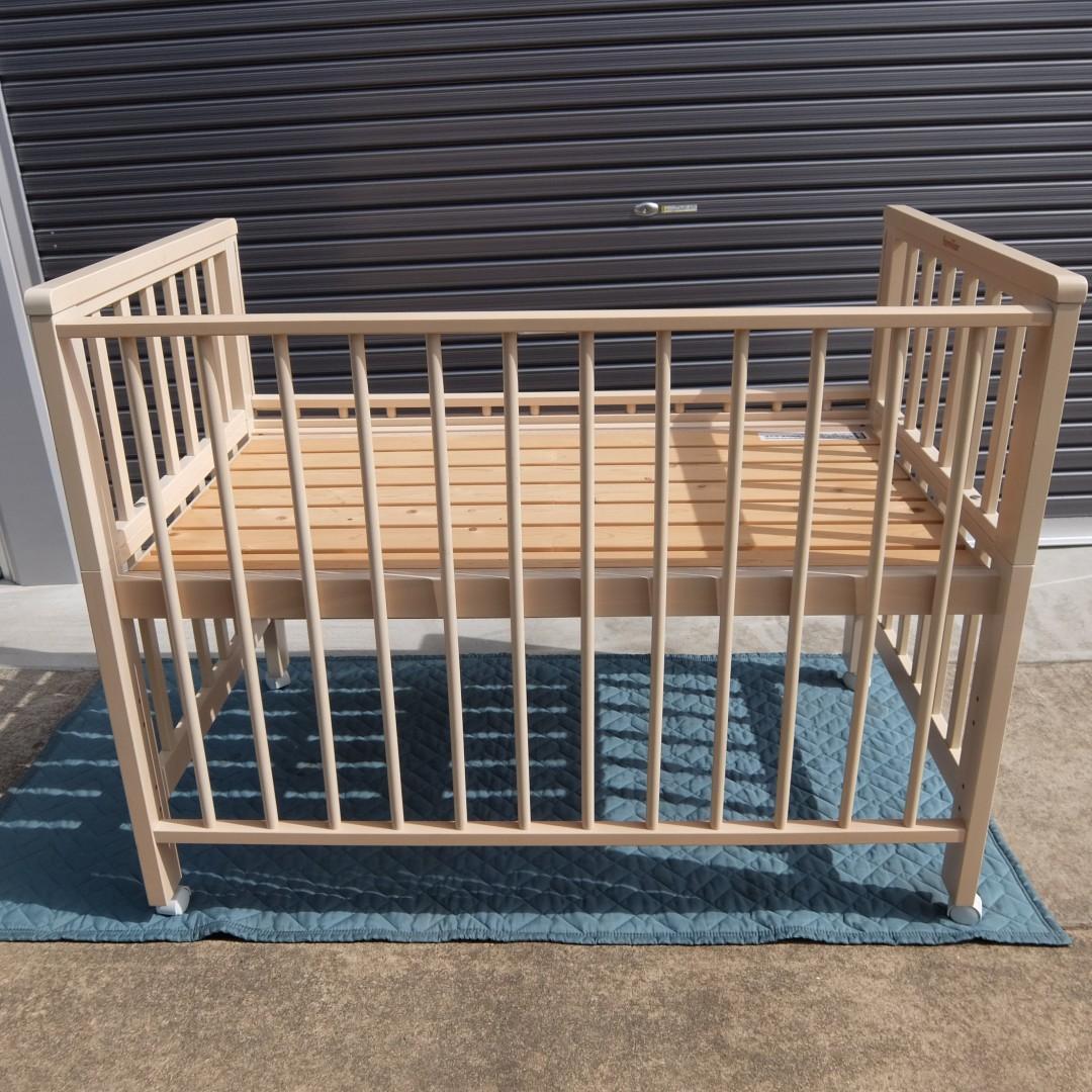 332　ファミリア　ベビーベッド