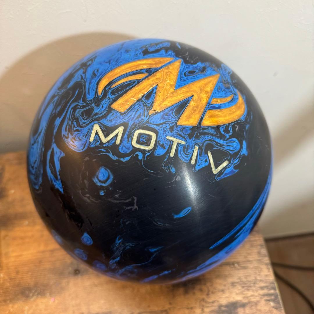 13P重めMOTIV サファイアジャッカルボウリングボール