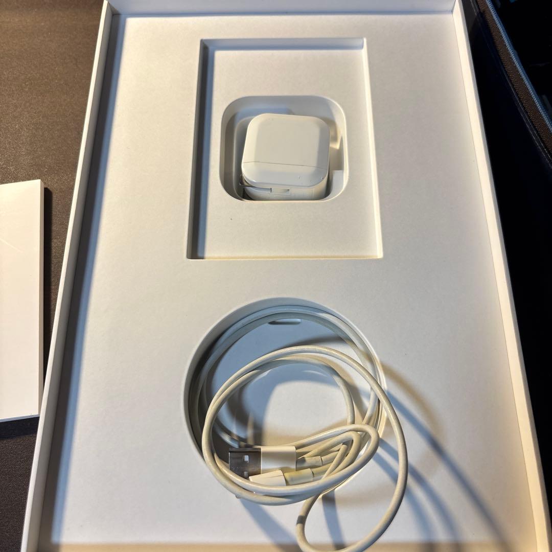 Apple iPad (第7世代)128GBWiFi+cellularケース付き