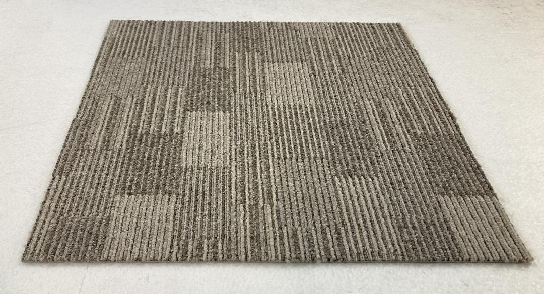 シロ♪　タイルカーペット　３６枚 新品・未使用　国内メーカー