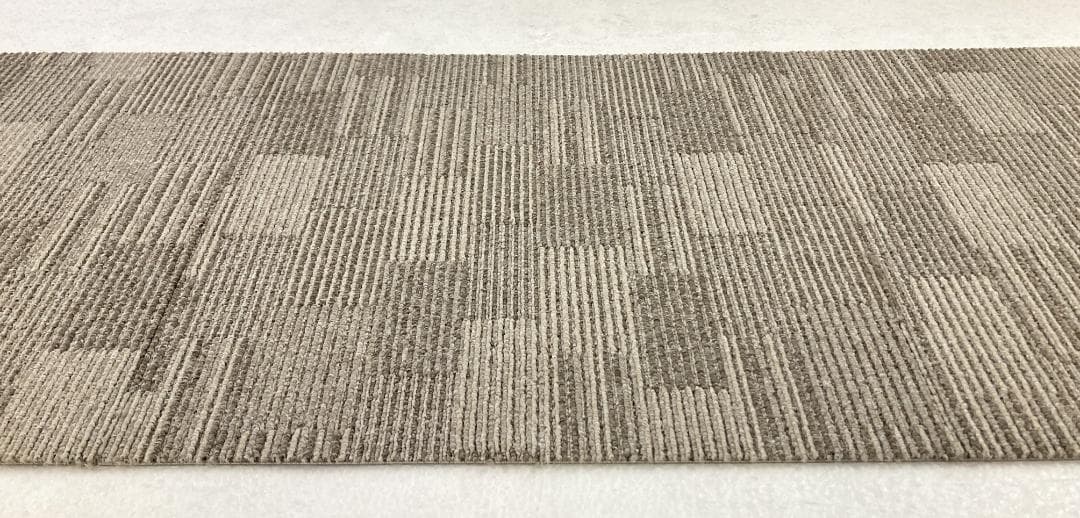 シロ♪　タイルカーペット　３６枚 新品・未使用　国内メーカー