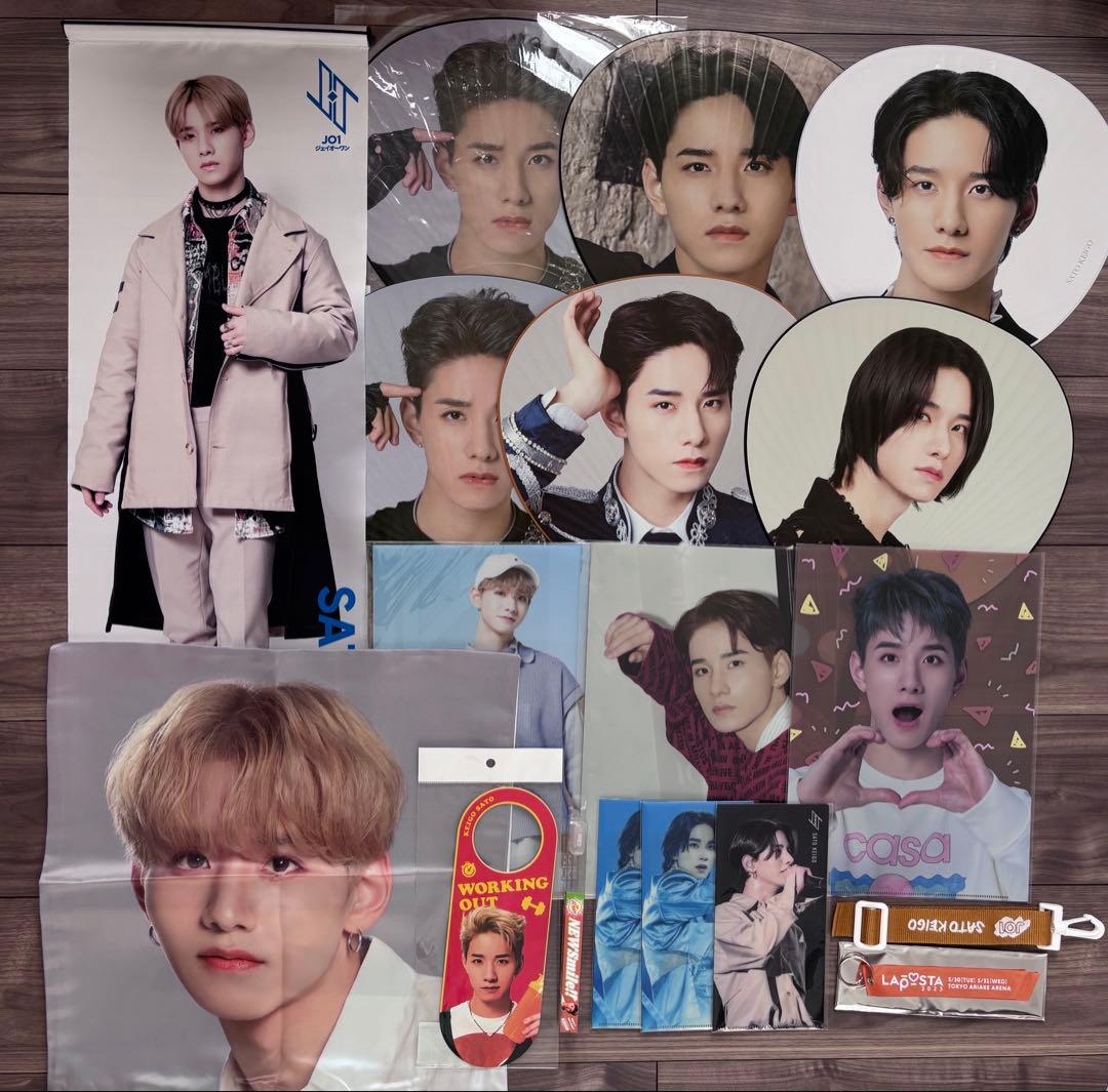 JO1 佐藤景瑚 トレカ 缶バッジ うちわ アクスタ アクキー