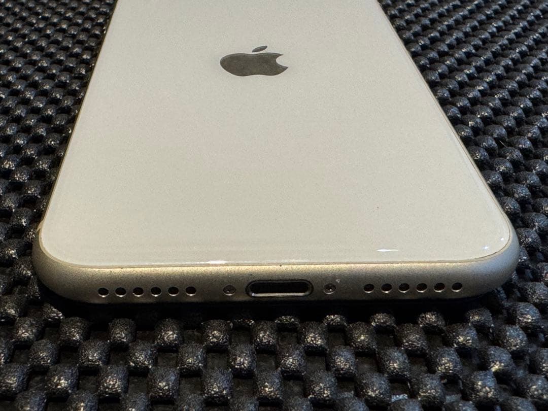 4505 Apple iPhone SE (第3世代) ホワイト