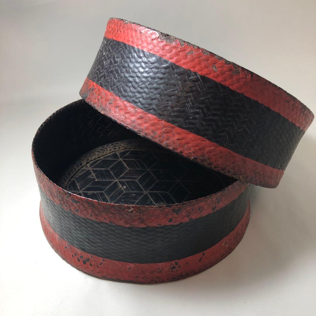 籠胎朱彩籠　装飾的な漆器ボウル 中型 黒赤とキンマ独楽丸蓋物の2点セット