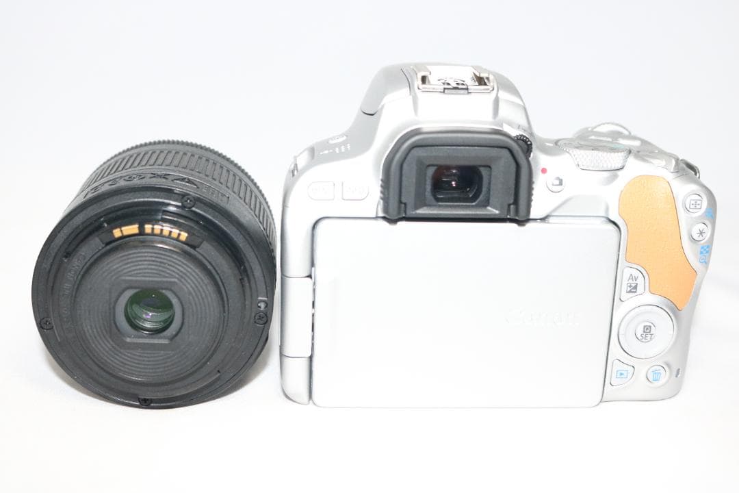 人気機種⭐希少シルバー おしゃれ⭐Canon Kiss X9 ⭐ 一眼レフ