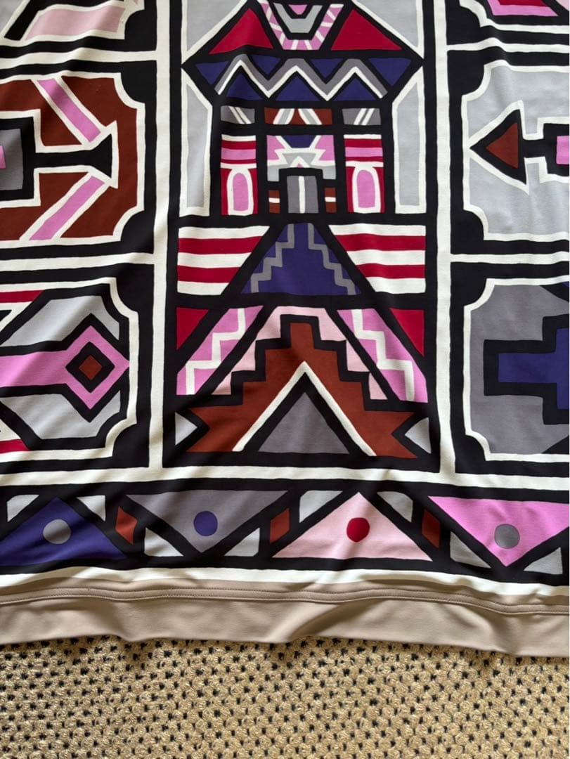 『美品』⭐️トクコプルミエヴォル⭐️ベージュに幾何学でカラフルなプリントでサイド大❣️