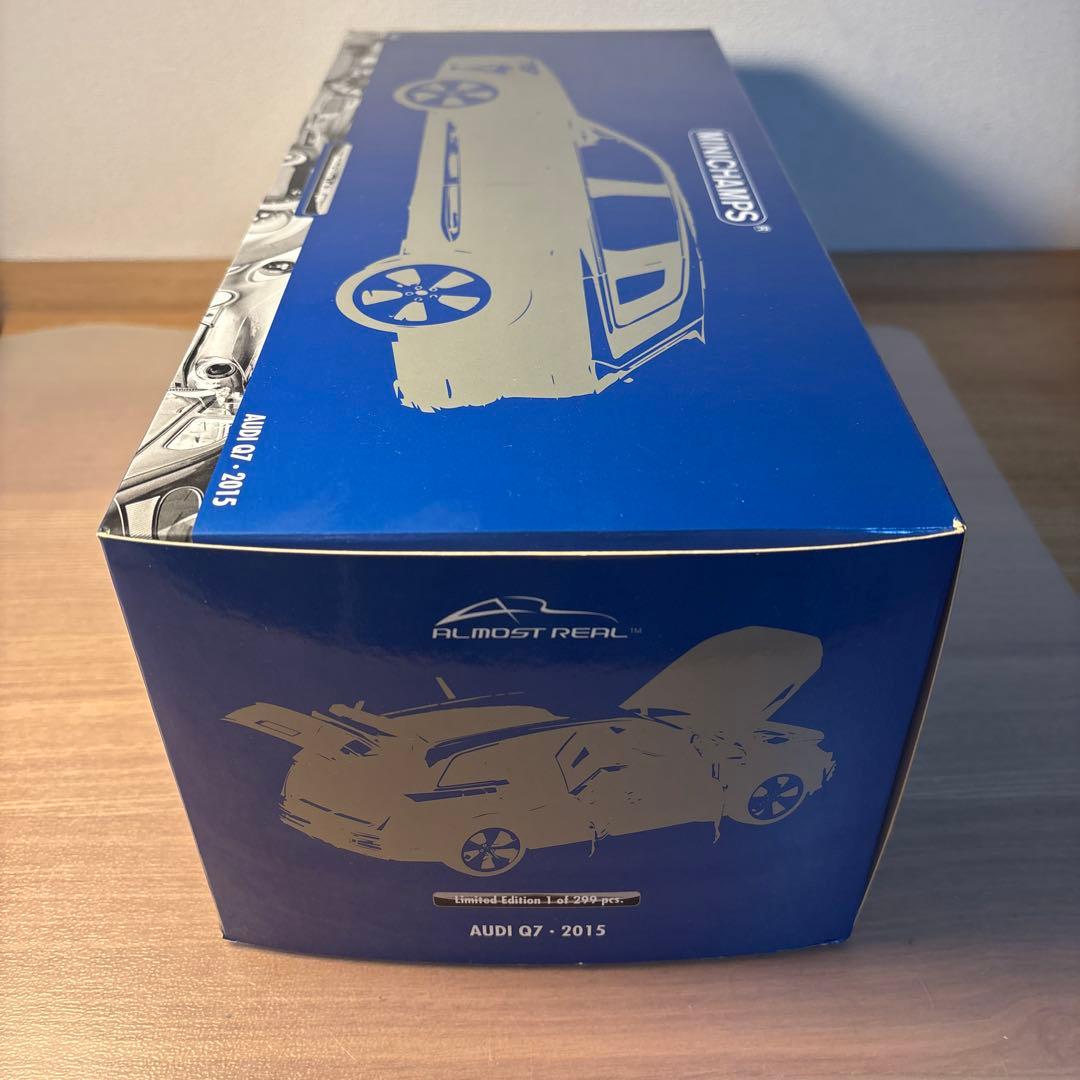 ミニチャンプス　Audi アウディ　Q7 1/18スケール ミニカー　ブルー