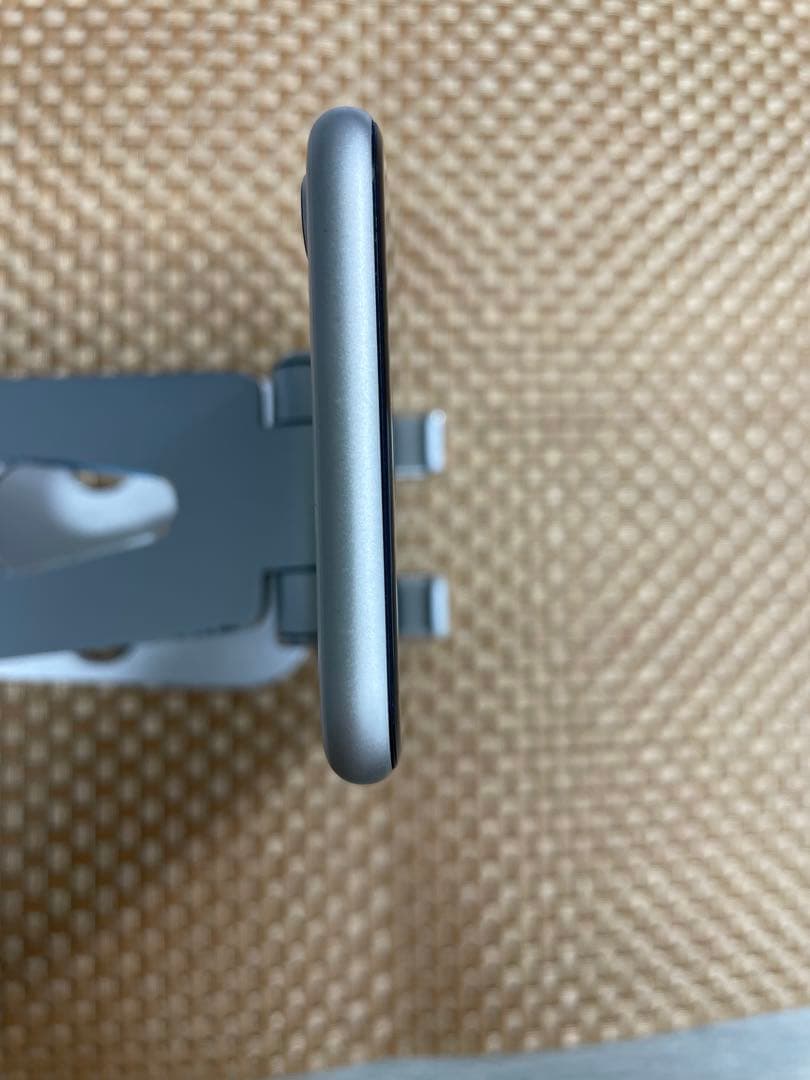 iPhone SE 第3世代 128 GB スターライトSIMフリー【0970】