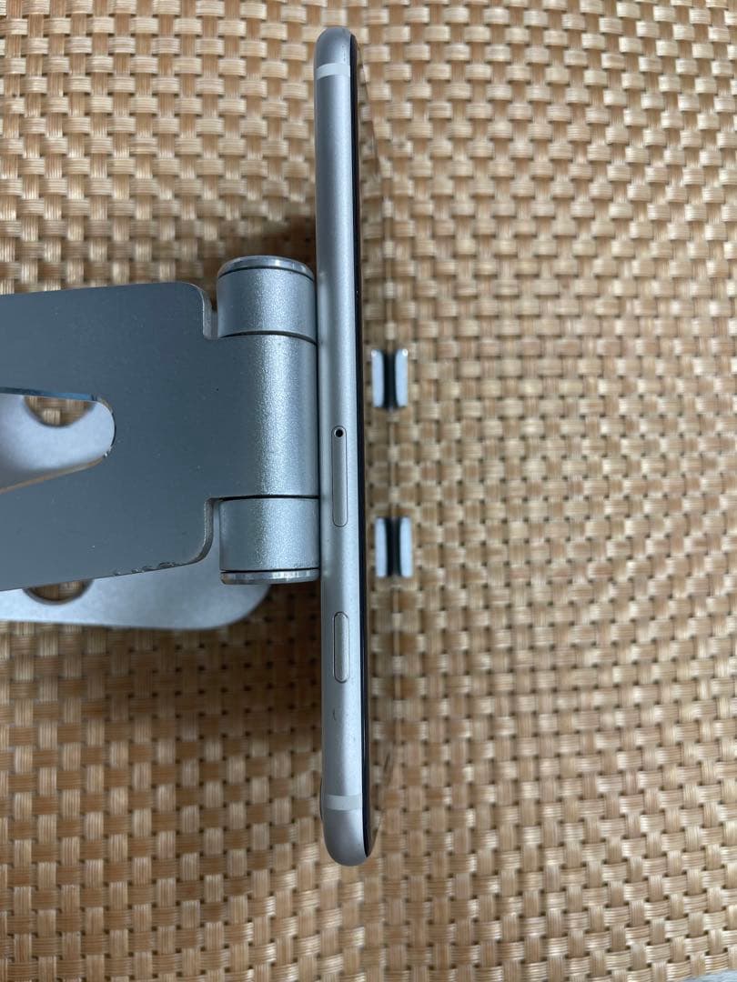 iPhone SE 第3世代 128 GB スターライトSIMフリー【0970】