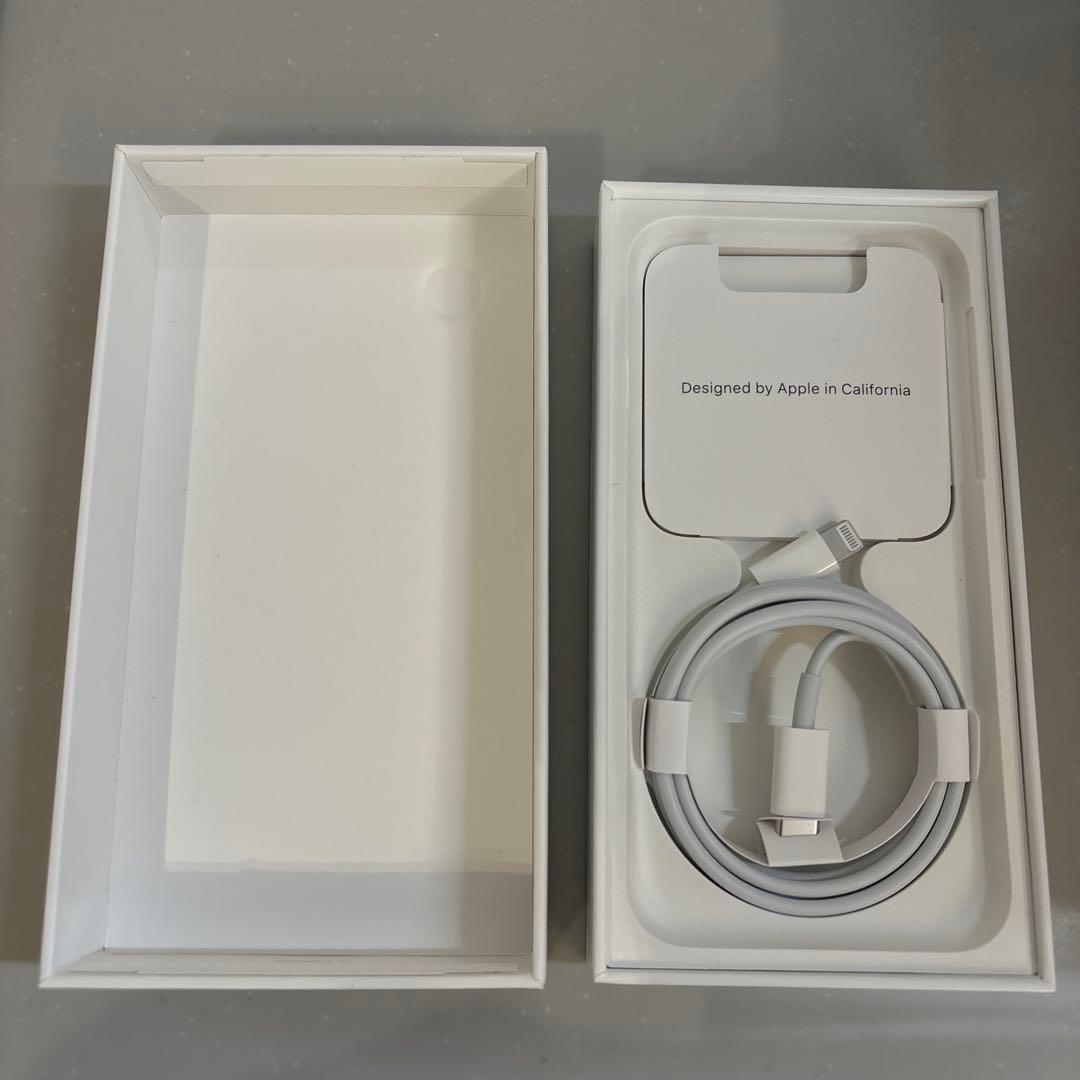 iPhone SE (第3世代)ホワイト64GB 箱・ケーブル付き　SIMフリー