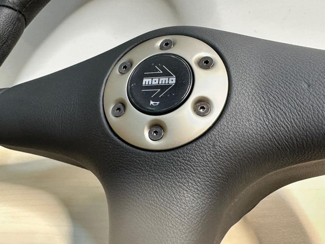 MOMO ステアリング ブラックレザー 3スポーク