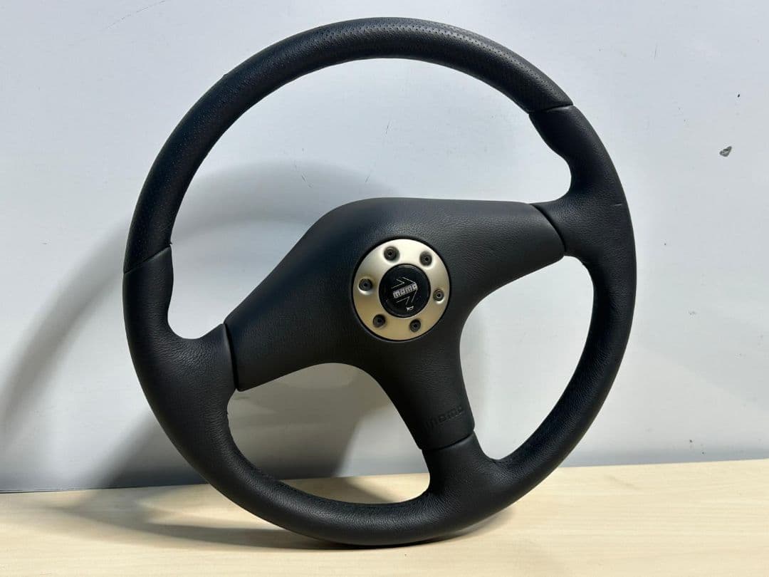 MOMO ステアリング ブラックレザー 3スポーク