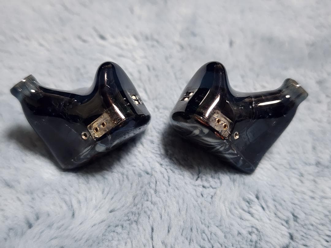 美品 THIEAUDIO ハイブリッド型イヤホン Legacy 4