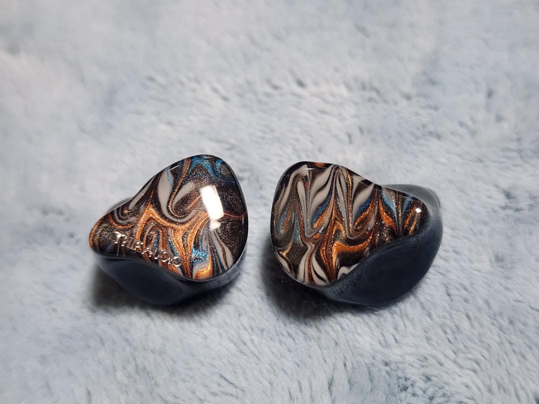 美品 THIEAUDIO ハイブリッド型イヤホン Legacy 4