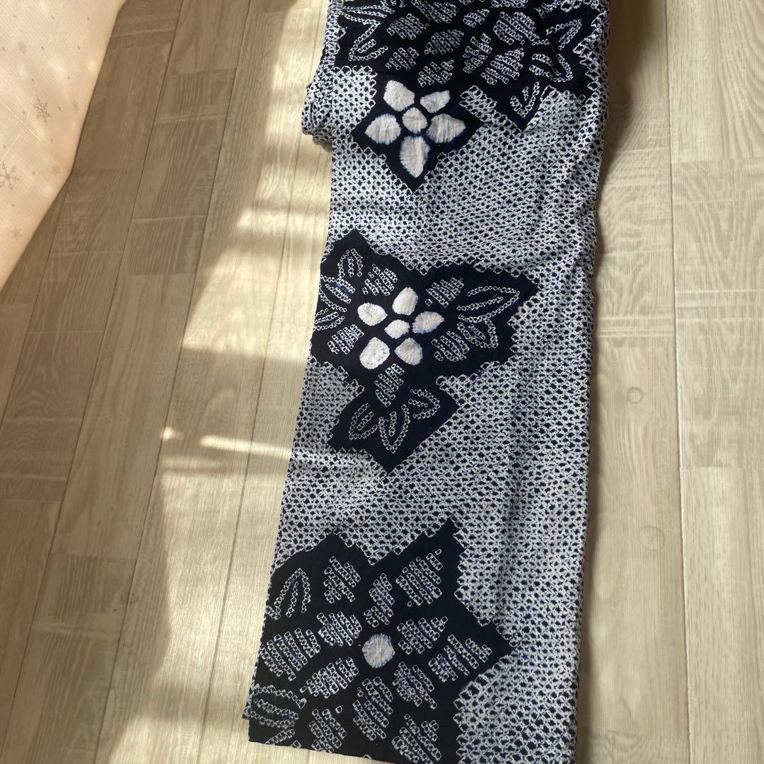 有松鳴海絞り　舞花柄　ネイビー✖️白