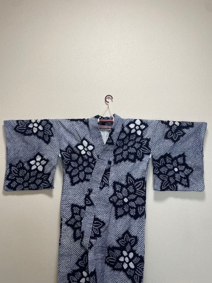 有松鳴海絞り　舞花柄　ネイビー✖️白
