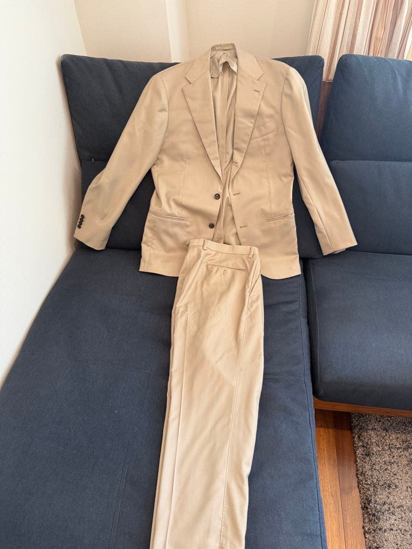 Brilla per il gusto(ブリッラペルイルグスト)のベージュスーツ