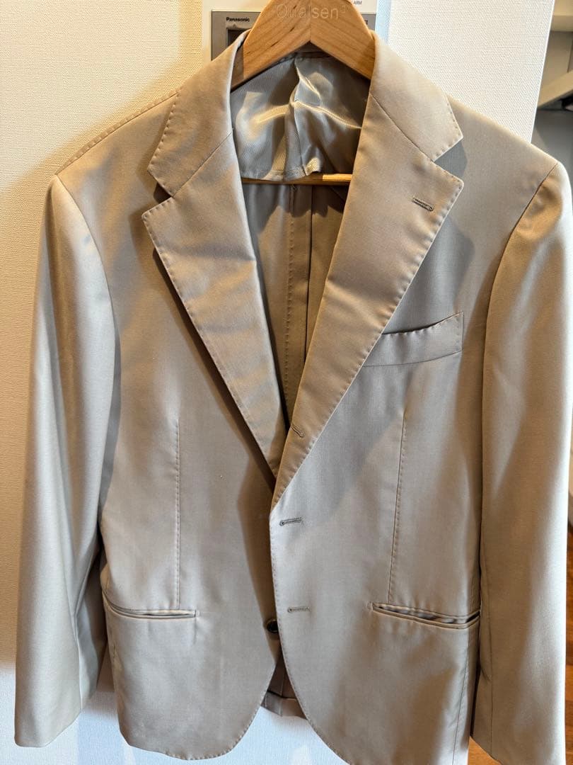 Brilla per il gusto(ブリッラペルイルグスト)のベージュスーツ