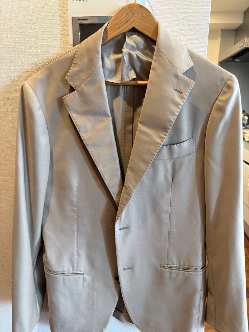 Brilla per il gusto(ブリッラペルイルグスト)のベージュスーツ