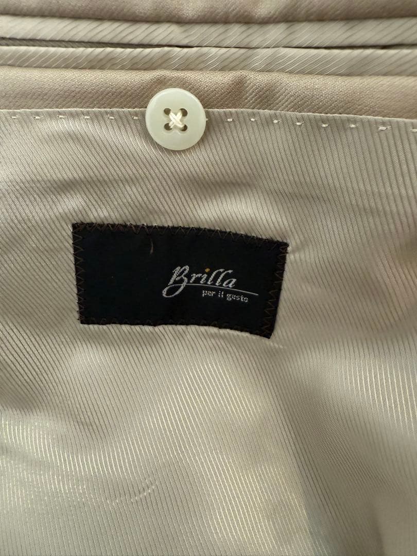 Brilla per il gusto(ブリッラペルイルグスト)のベージュスーツ