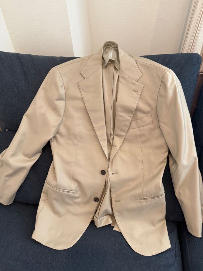 Brilla per il gusto(ブリッラペルイルグスト)のベージュスーツ