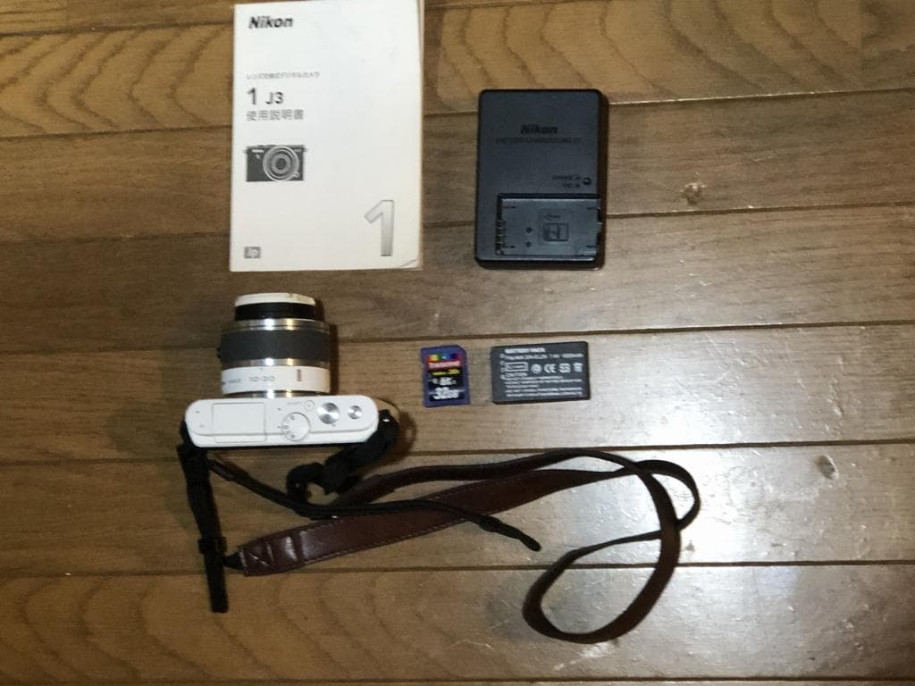 Nikon 1 J3 ホワイト 本体 付属品あり