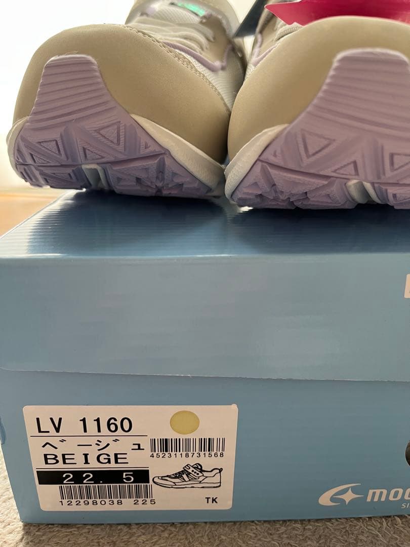 【新品】LUVRUSH ブラック ベージュ　スニーカー　22.5 女の子　3E