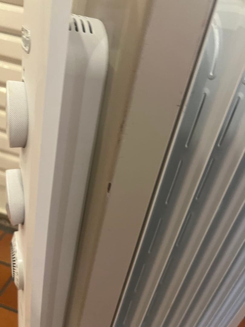 K デロンギ ヴェルティカルド オイルヒーターRHJ21F0812-WH