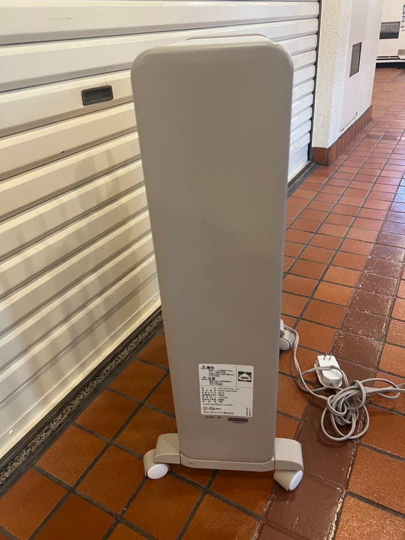 K デロンギ ヴェルティカルド オイルヒーターRHJ21F0812-WH